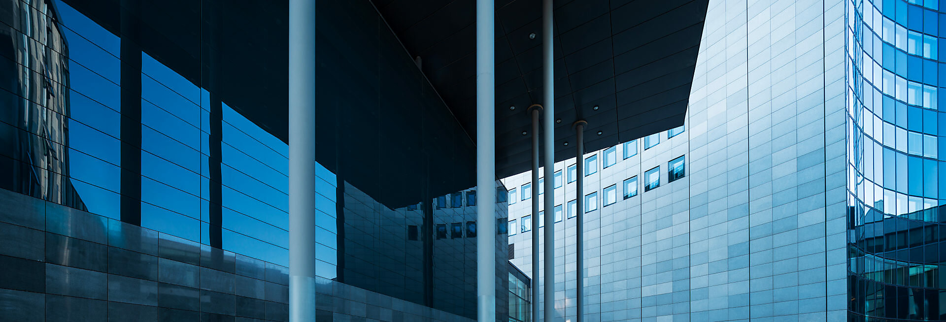 Deutschland, Sachsen, Leipzig, Fassaden von City-Hochhaus, MDR-Kubus und Paulinum der Universität, moderne Architektur Deutschland, Sachsen, Leipzig, Fassaden von City-Hochhaus, MDR-Kubus und Paulinum der Universität, moderne Architektur